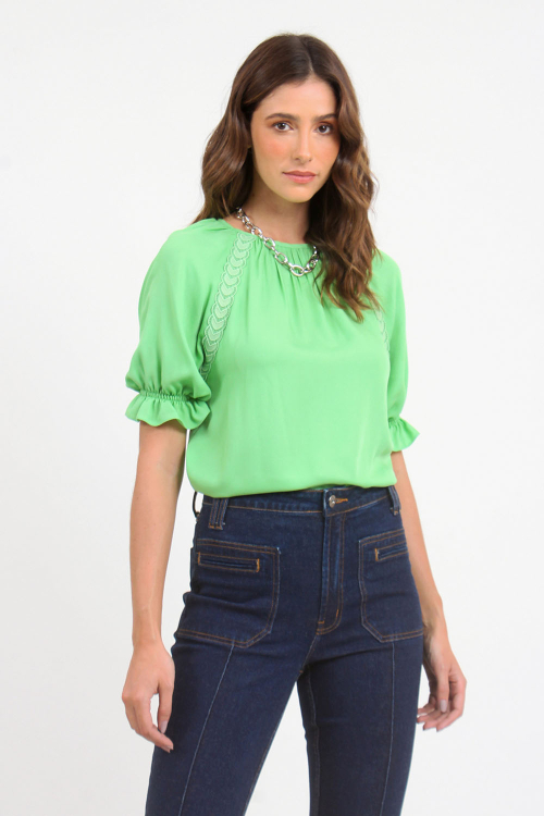 Blusa Crepe Modal Detalhe Renda V22