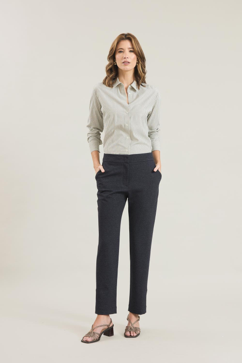 CALCA PRISCILA ALFAIATARIA DENIM STRETCH FENDA BARRA V26